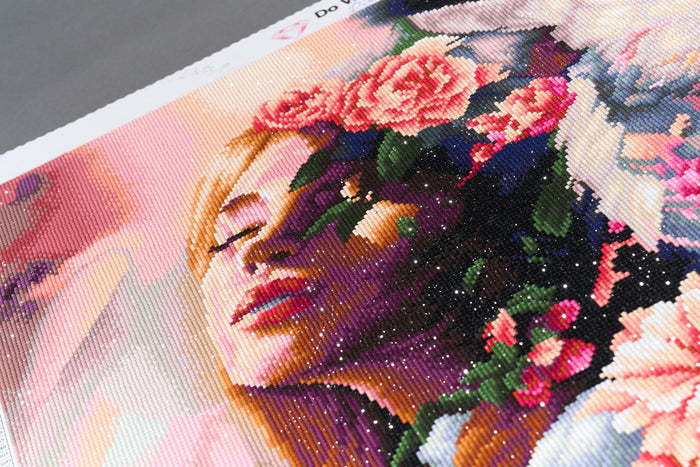 Diamond Painting Calling Me Softly 30" x 22" (75.9cm x 55.6cm) / Round with 67 Colors including 1 AB and 3 Fairy Dust Diamonds / 55,752