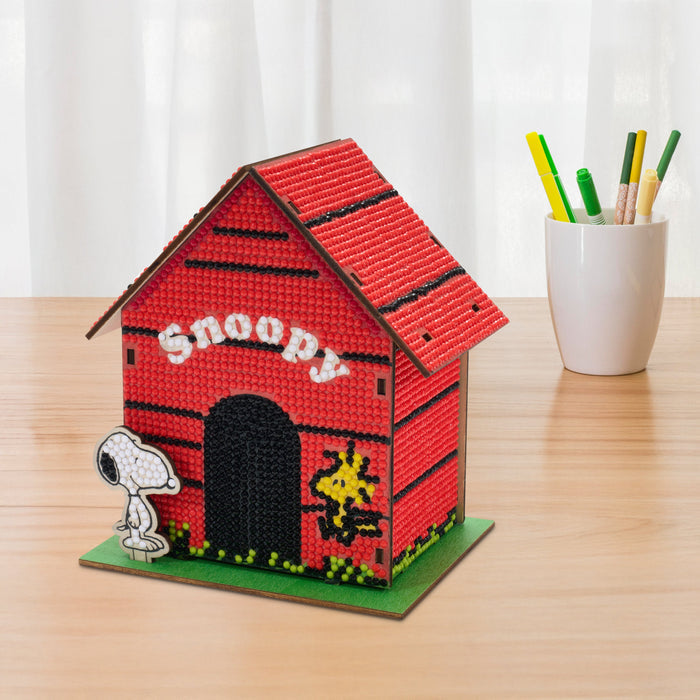 Diamond Painting Gem House - Snoopy™ 5.5" x 4.1" x 3.1" (14 x 10.5 x 8cm) / Round with 6 colors / 5,774