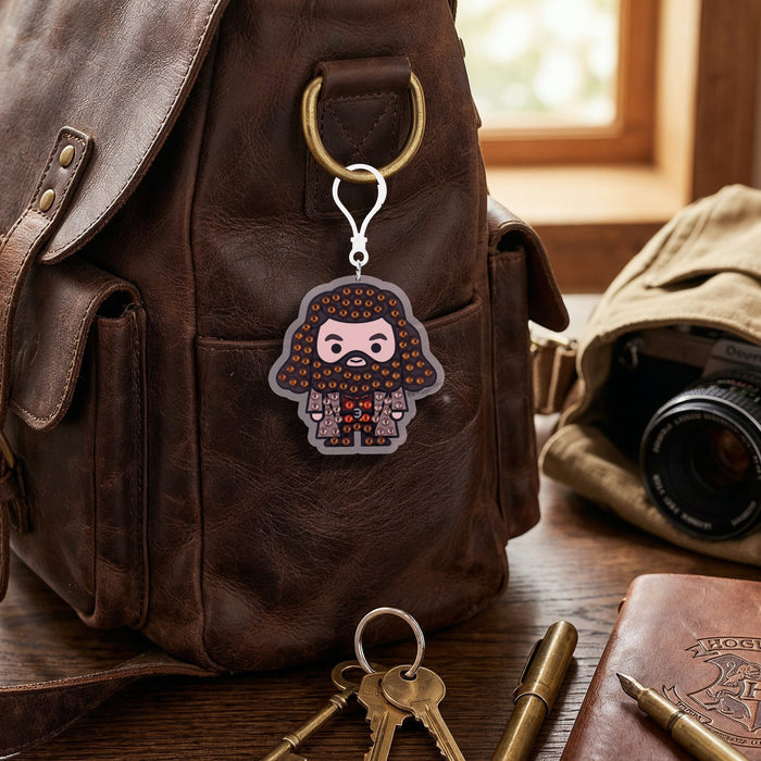 Diamond Painting Keychain - Hagrid 3.2" x 3.3" (8.2cm x 8.5cm) / Round With 3 Colors including 3 Iridescent Diamonds / 210