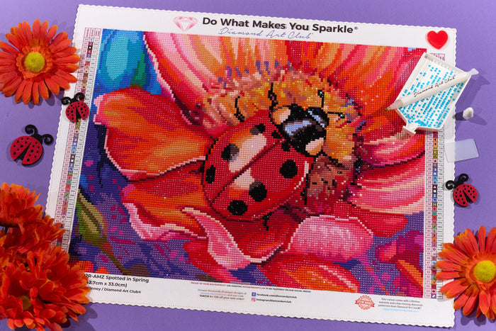 Diamond Painting Spotted in Spring 17" x 13" (42.7cm x 33cm) / Round with 54 Colors including 1 AB and 3 Fairy Dust Diamonds / 18,600